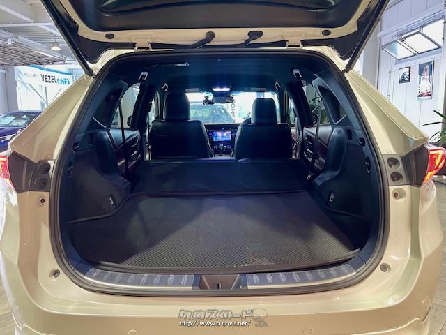 シートを倒せば大荷物にも対応 トヨタ ハリアー