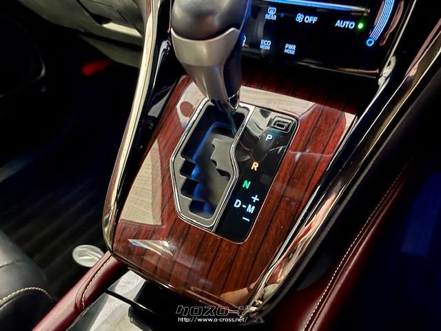 ウッド調のパネルまわりは高級感を演出 トヨタ ハリアー