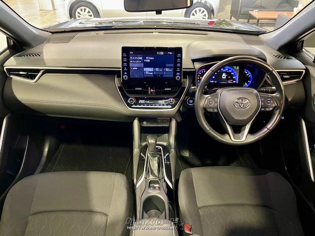 インテリアは、インストルメントパネルからドアトリムにかけて連続性のあるデザインで室内空間に広がりが感じられるほか、室内照明は全てLEDを採用するなど、カジュアルな雰囲気の中に、上質かつ洗練された質感のインテリアを実現。 トヨタ カローラクロス