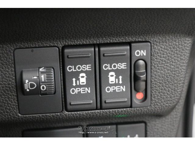 両側パワースライドドアは手元で楽々開け閉め可能です ホンダ フリード