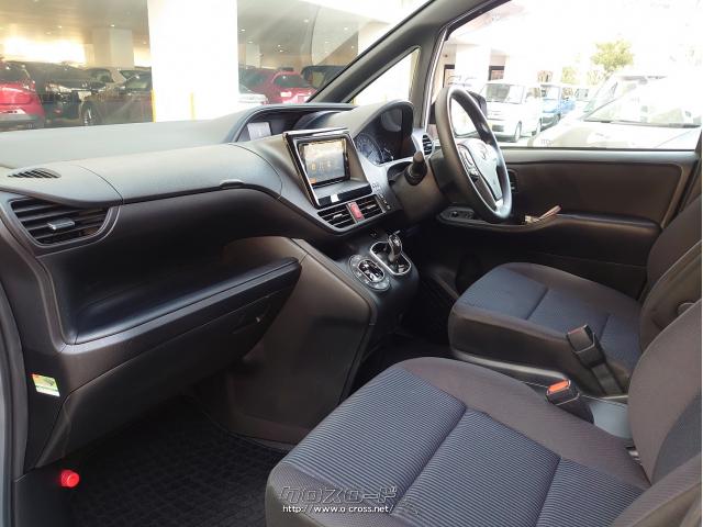 インパネの形状工夫による視界の良さ、細かいこだわりによる操縦安定性と静寂性。運転する人のことを考えた機能です。 トヨタ ヴォクシー