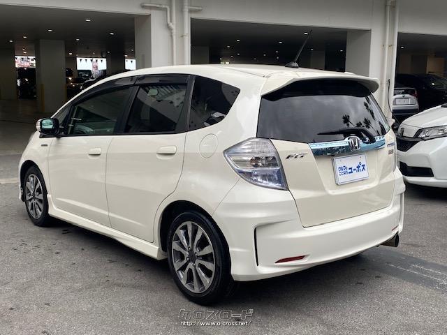 モード切替時は、メーターパネル内の照明が変化する。 ホンダ フィットハイブリッド