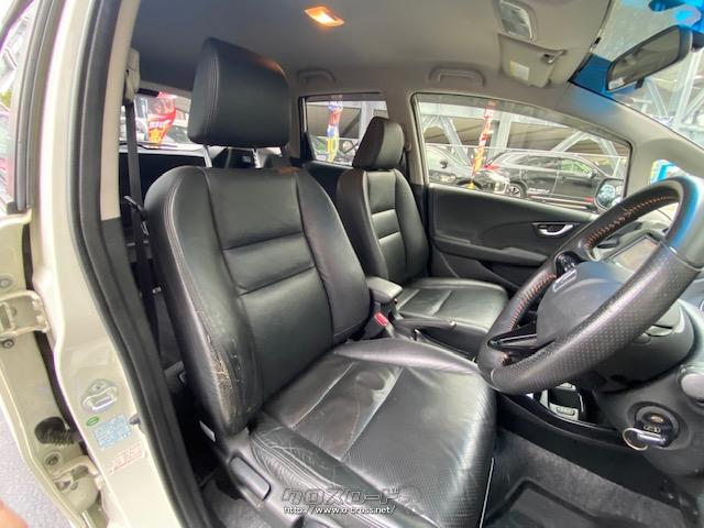 サスペンション性能も、フィット ハイブリッドよりスポーツ志向にチューニング。EPS、スタビライザー、ダンパー、ブレーキなどが専用チューニングされている。 ホンダ フィットハイブリッド