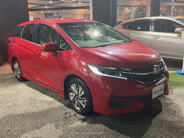 コンパクトワゴンでありながら、流麗で伸びやかなルーフラインと、存在感あふれるダイナミックなロアボディ! ホンダ シャトル