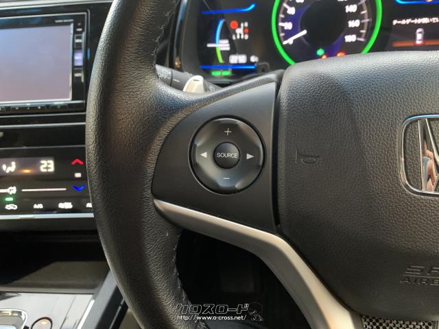 ステアリング左側にはオーディオ操作スイッチが配置されています。 ホンダ シャトル