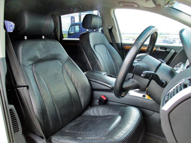 ステアリングの前後上下も電動で調整可能です アウディ Q7