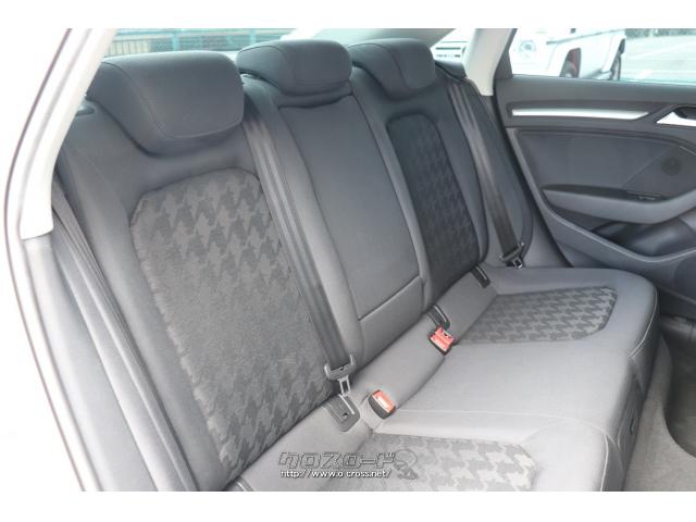 リアシートにも大人が無理なく乗車する事ができるスペースが設定されています、このクラスのセダンでは珍しいリアシートに向けての独立エアコンダクトも装備されています アウディ A3セダン