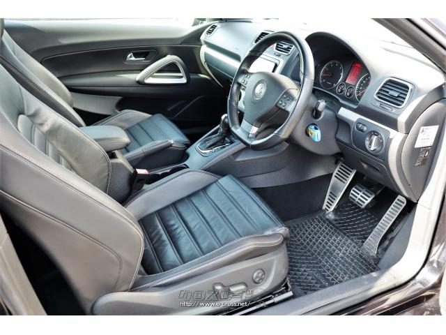 ブラックレザーで覆われた純正スポーツシート。左右共にパワーシートとなっています フォルクスワーゲン シロッコ