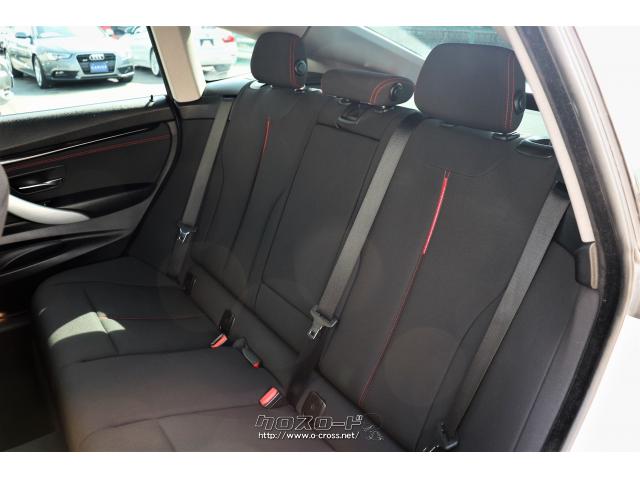 なだらかにカーブを描いたルーフ形状により室内の高さもステーションワゴンモデルと比較して格段に高くなっています。 BMW 3シリーズ