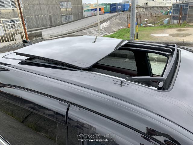 大型のパノラマサンルーフ。チルトアップやオープン動作も良好です。 トヨタ ハリアー