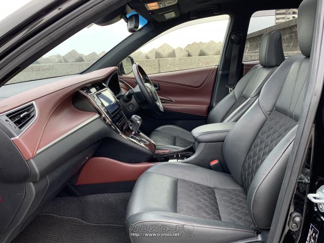 ハーフレザーシートの中央部分はダイヤカットが施されております。 トヨタ ハリアー