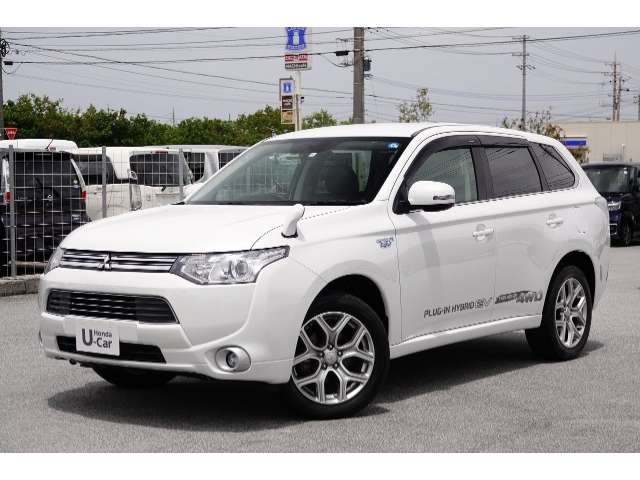 三菱 アウトランダーPHEV 2.0 G ナビパッケージ 4WD・2014(H26)年式